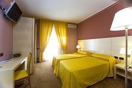Hotel Ristorante Giordano Cavernago Kamer foto