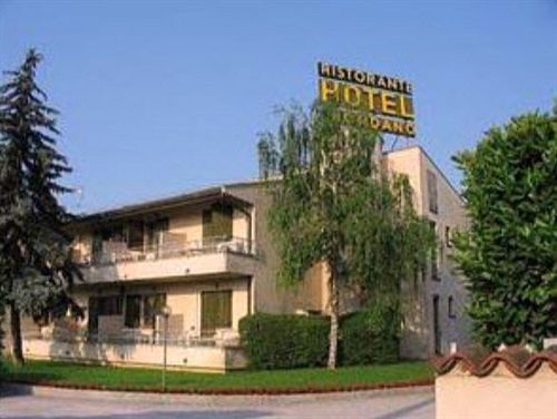Hotel Ristorante Giordano Cavernago Buitenkant foto