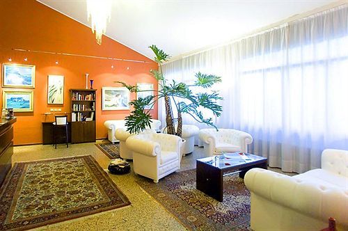 Hotel Ristorante Giordano Cavernago Buitenkant foto